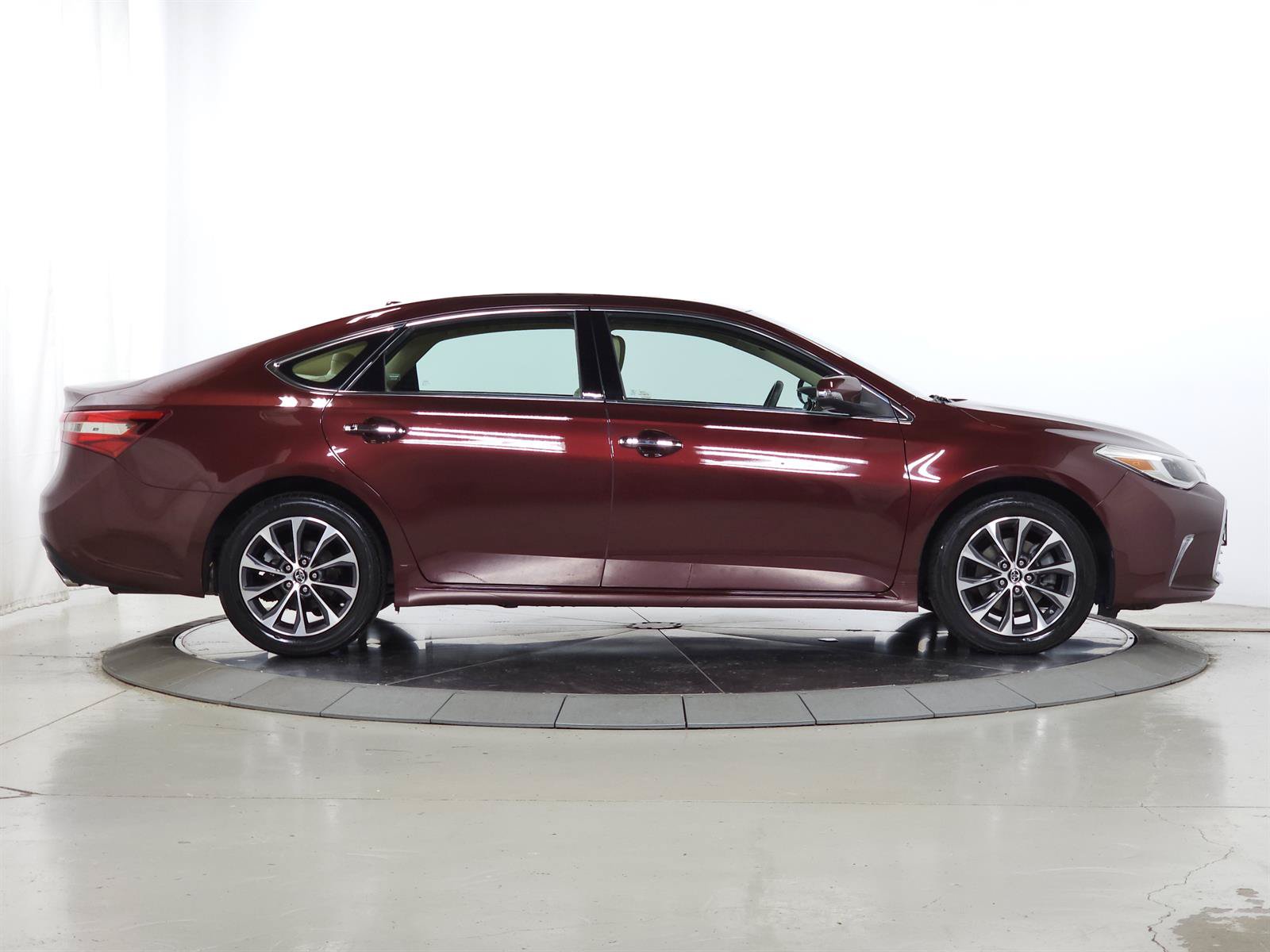Used 2016 Toyota Avalon XLE Premium FWD image 9