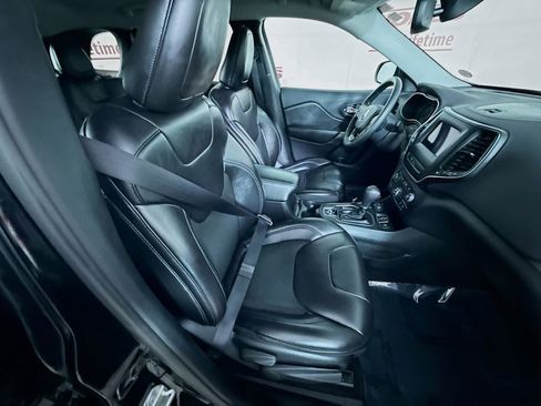 Used 2019 Jeep Cherokee Latitude Plus w/ Comfort/Convenience Group image 29