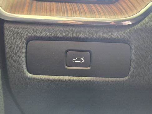 Used 2023 Volvo XC60 B5 Plus w/ Protection Package Premier AWD/4WD image 21