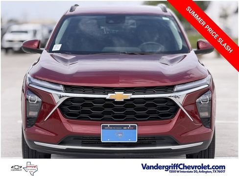 Certified 2025 Chevrolet Trax LT w/ Driver Confidence Package FWD image 7
