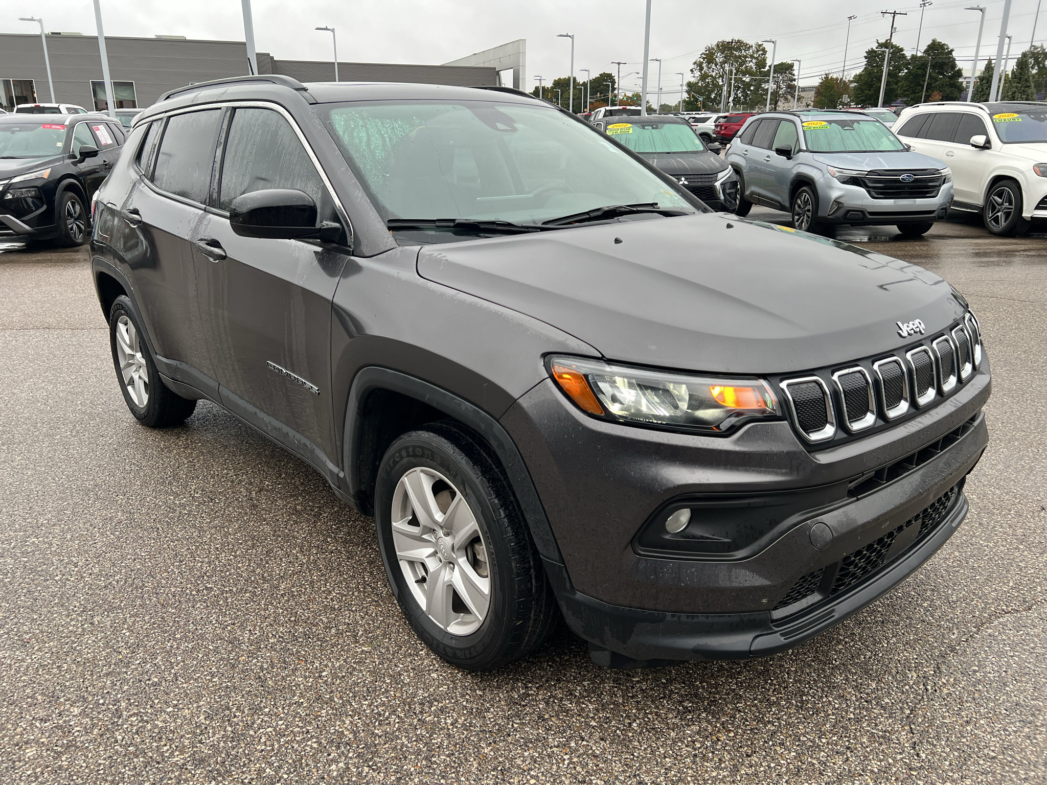 Used 2022 Jeep Compass Latitude w/ Sun and Sound Group AWD/4WD image 1