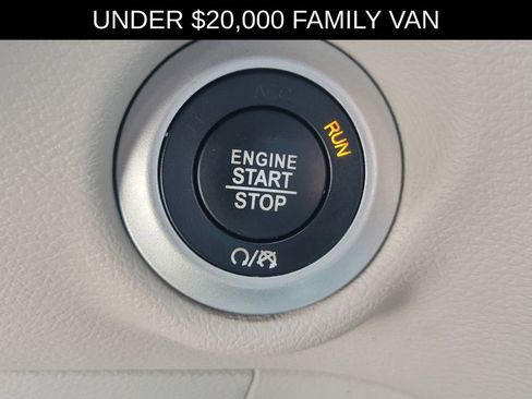 Used 2019 Chrysler Pacifica Touring-L FWD image 27