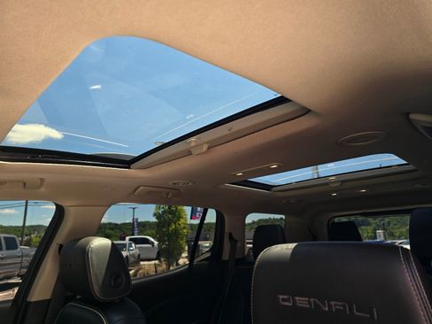 Used 2019 GMC Acadia Denali w/ Technology Package FWD image 23