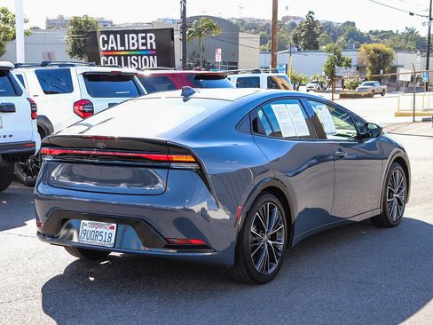 Used 2025 Toyota Prius XLE image 8