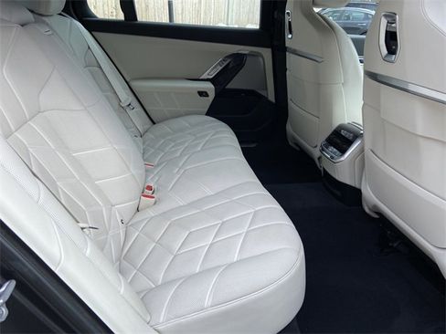 Certified 2023 BMW 760i xDrive w/ Parking Assistance Package image 27