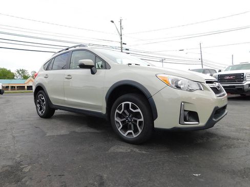 Used 2017 Subaru Crosstrek 2.0i Limited AWD/4WD image 1