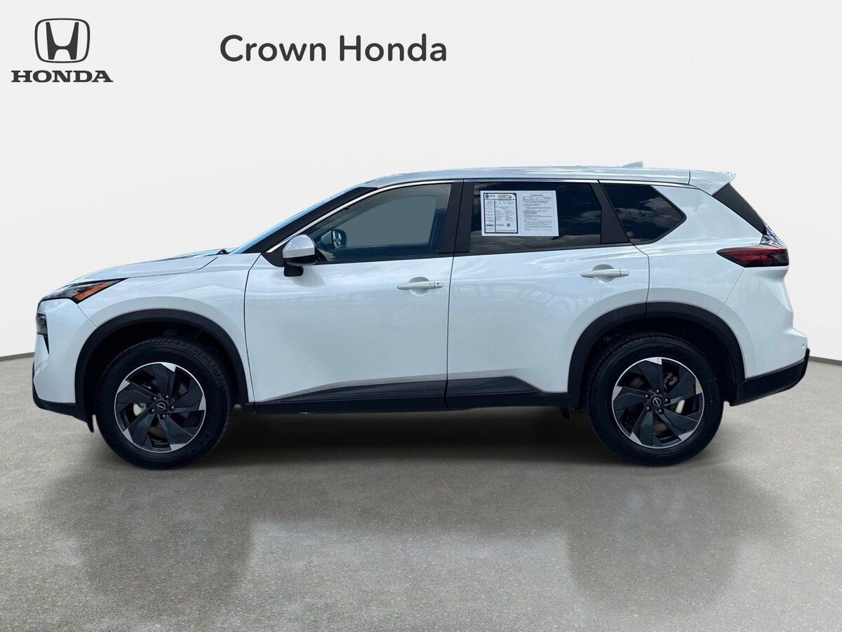 Used 2024 Nissan Rogue SV AWD/4WD image 2