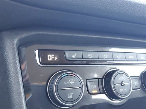 Used 2021 Volkswagen Tiguan SE image 22