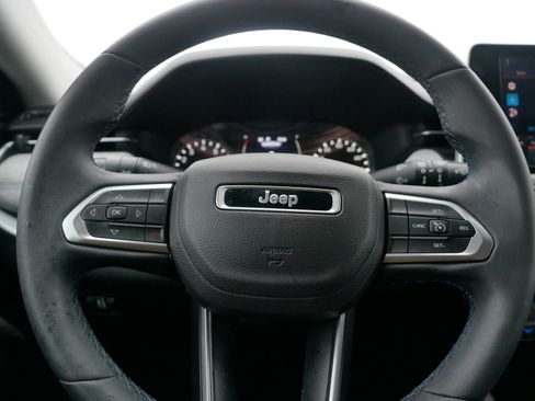 Used 2022 Jeep Compass Latitude image 32