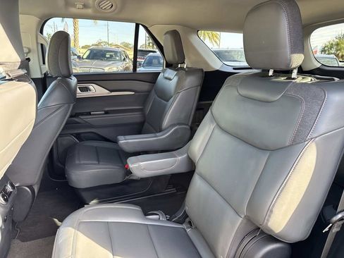 Used 2025 Ford Explorer Active w/ Active Comfort Package image 16