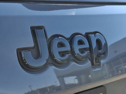 Used 2020 Jeep Grand Cherokee Altitude image 31