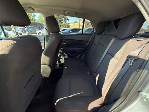 Used 2020 Chevrolet Trax LT FWD image 10