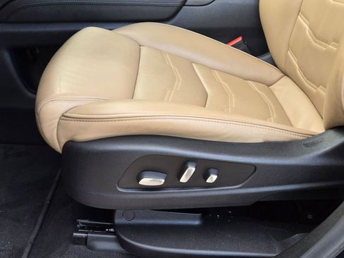 Used 2018 Cadillac XT5 Platinum image 28