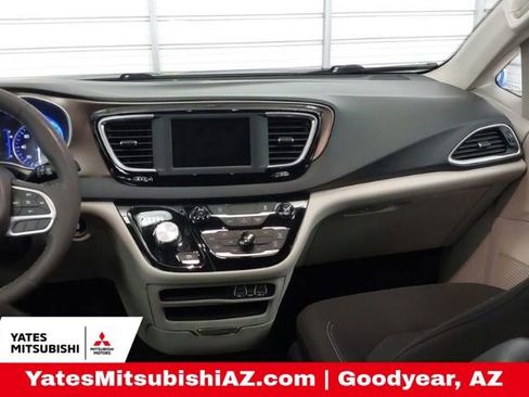 Used 2022 Chrysler Voyager LX image 9