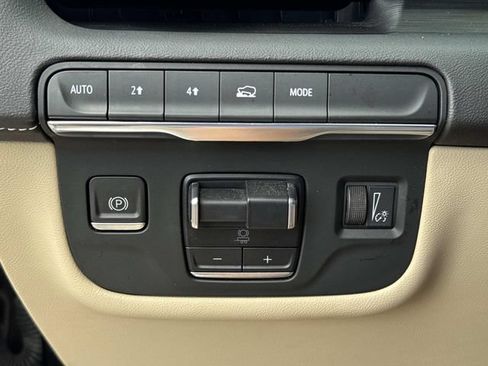 Used 2023 Cadillac Escalade Premium Luxury w/ Performance Package AWD/4WD image 22