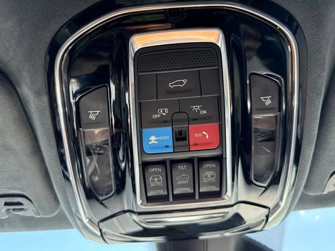 Used 2022 Jeep Grand Wagoneer Series II AWD/4WD image 41