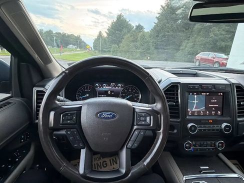 Used 2018 Ford Expedition Limited w/ Equipment Group 301A AWD/4WD image 38