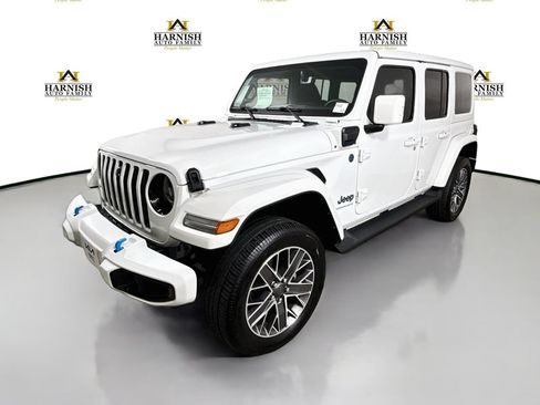 Used 2023 Jeep Wrangler Unlimited Sahara AWD/4WD image 3