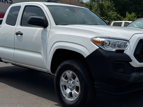 Used 2022 Toyota Tacoma SR RWD image 4