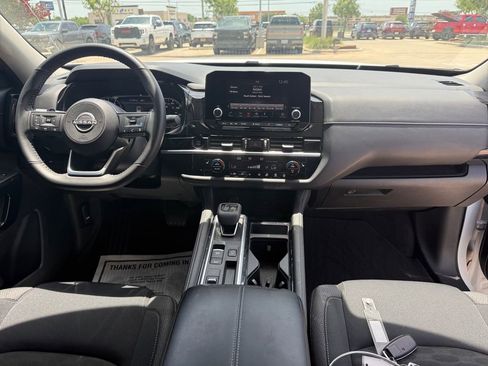 Used 2025 Nissan Pathfinder SV FWD image 15