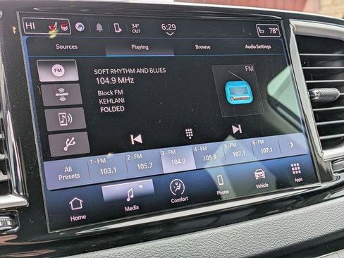 Certified 2023 Chrysler Pacifica Touring-L FWD image 22