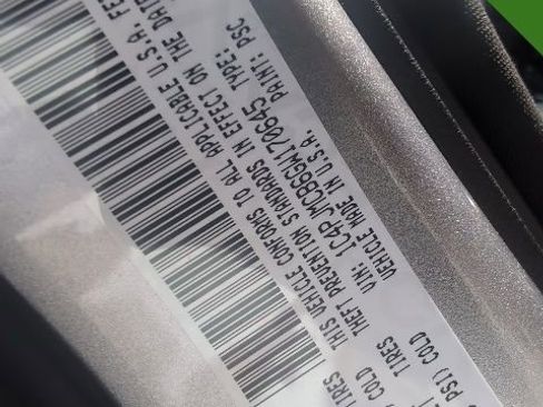 Used 2016 Jeep Cherokee Latitude w/ Cold Weather Group image 18