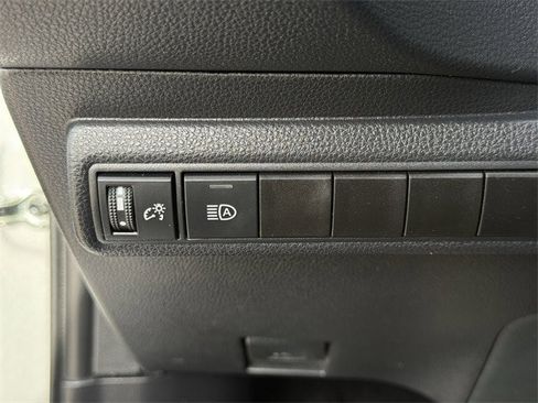 Used 2025 Toyota Corolla LE image 22