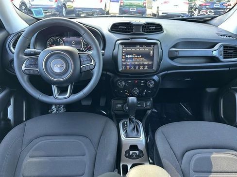 Certified 2022 Jeep Renegade Latitude image 8