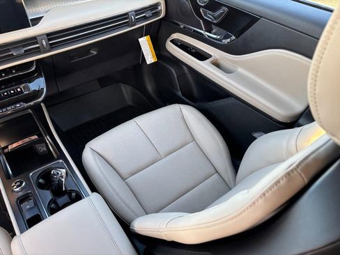 New 2026 Lincoln Corsair Premiere FWD image 14
