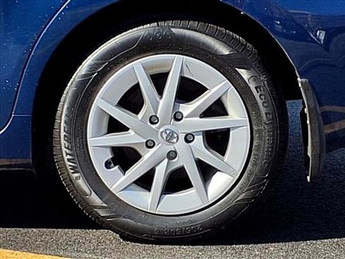 Used 2014 Toyota Prius V Two image 3