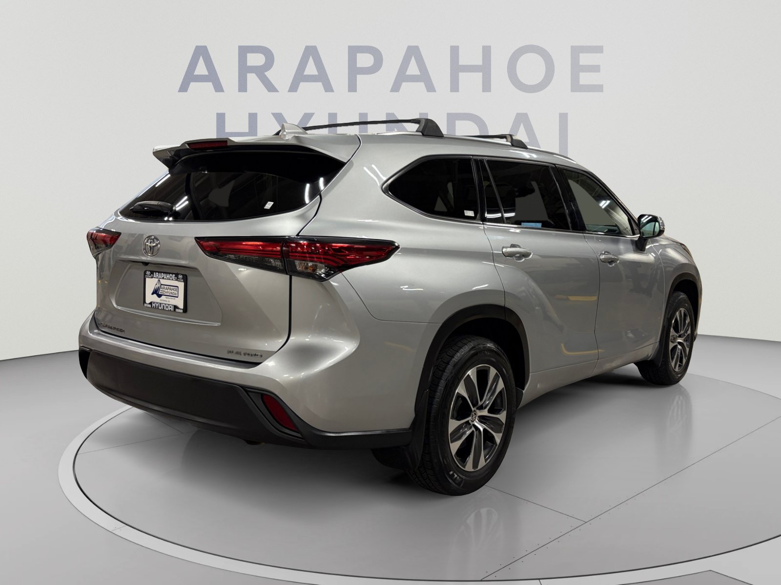 Used 2021 Toyota Highlander XLE AWD/4WD image 5