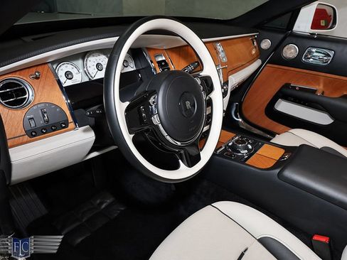 Used 2017 Rolls-Royce Dawn RWD image 28