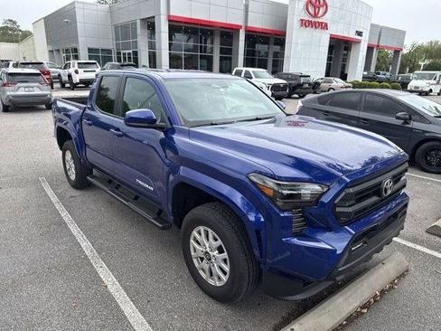 Used 2025 Toyota Tacoma SR5 image 3