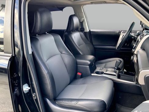 Used 2021 Toyota 4Runner SR5 Premium w/ Moonroof Package RWD image 9