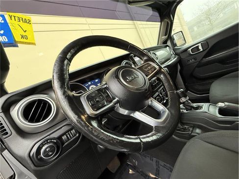 Used 2020 Jeep Gladiator Overland image 9