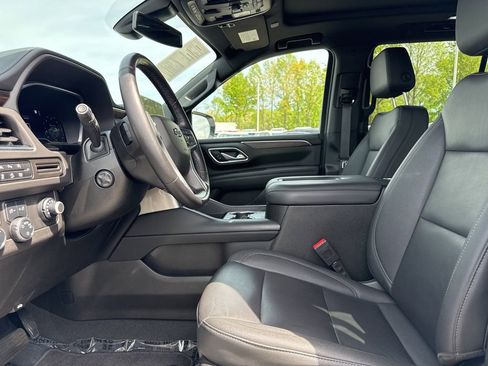 Used 2022 Chevrolet Tahoe Z71 w/ Luxury Package AWD/4WD image 9