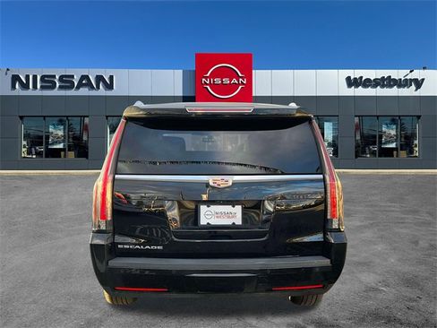 Used 2017 Cadillac Escalade ESV Luxury image 6