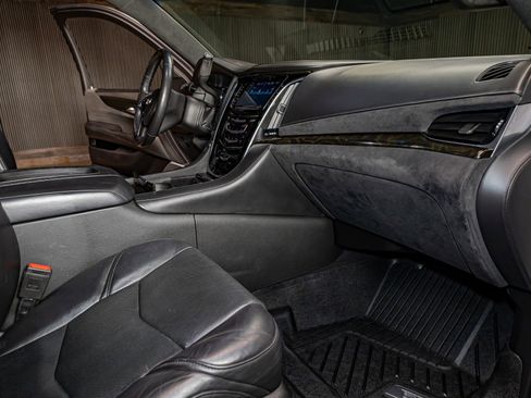 Used 2019 Cadillac Escalade Platinum image 15