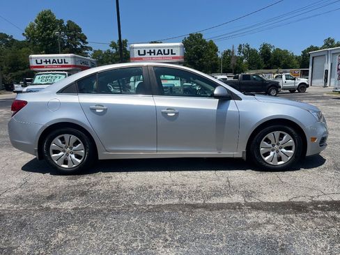 Used 2016 Chevrolet Cruze LT FWD image 2