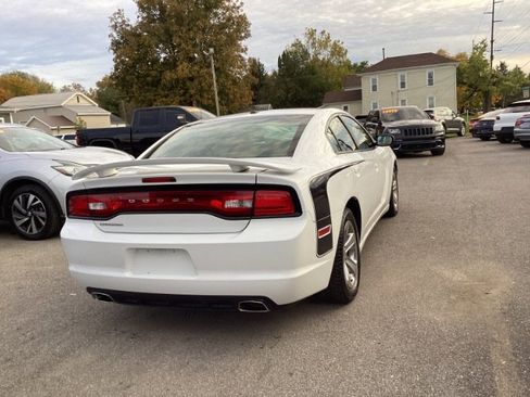 Used 2013 Dodge Charger SE w/ Sport Appearance Group image 3