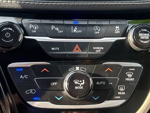 Used 2021 Chrysler Pacifica Limited w/ Premium & Safety Sphere Group AWD/4WD image 33