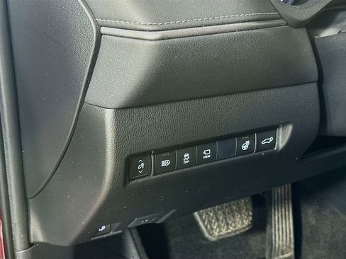 Used 2021 Toyota Venza Limited image 10