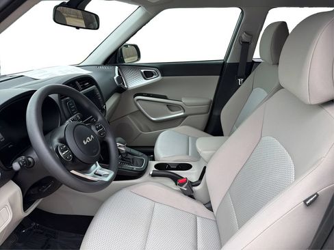 Used 2023 Kia Soul LX FWD image 10