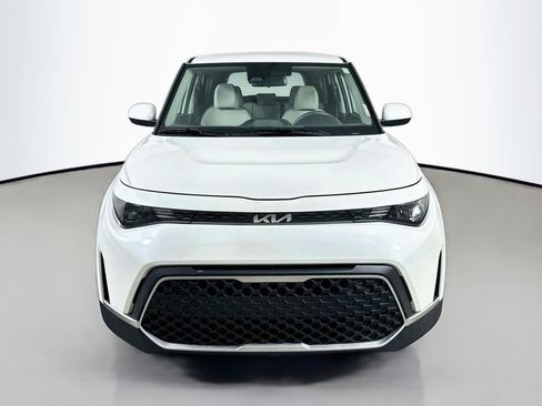 Used 2025 Kia Soul LX w/ LX Technology Package FWD image 2