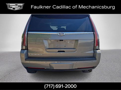 Used 2018 Cadillac Escalade Luxury image 5