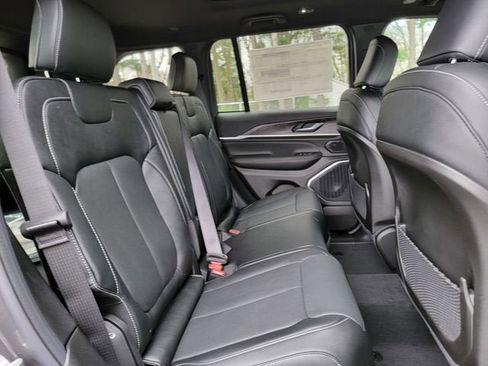 New 2026 Jeep Grand Cherokee Limited AWD/4WD image 22
