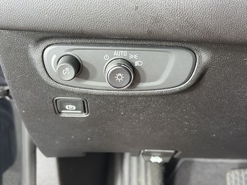 Used 2018 GMC Terrain SLE w/ Driver Convenience Package FWD image 29