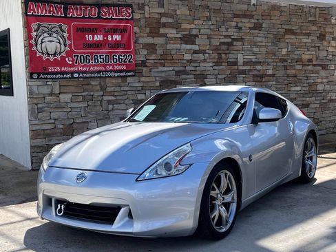 Used 2011 Nissan 370Z Touring image 2