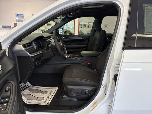 New 2025 Jeep Grand Cherokee Laredo X image 6