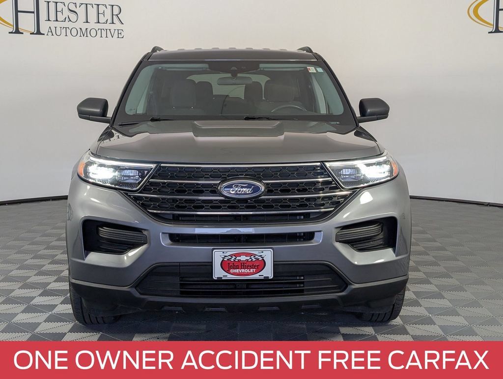 Used 2023 Ford Explorer XLT AWD/4WD image 3